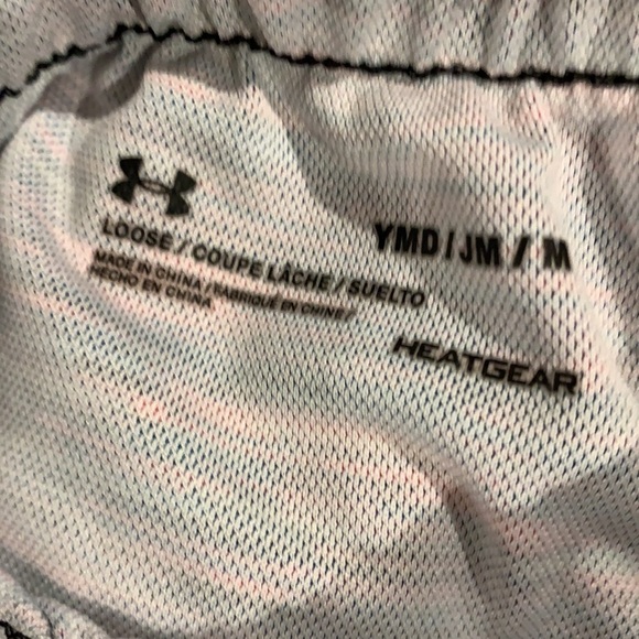 Under Armour Girls’ Heat Gear Shorts Size Medium - Picture 2 of 2
